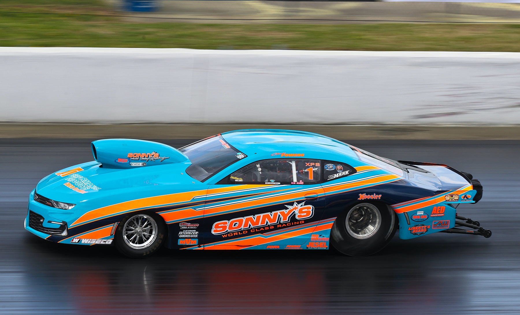 pro-stock-71647389-8b3e-8462-32f7-f425b56b4e11.jpg